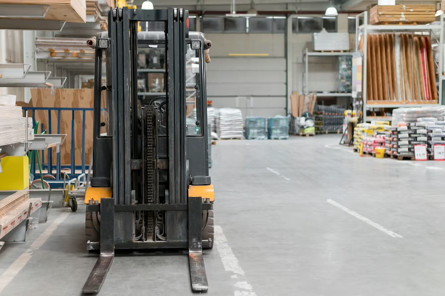 logistic-center-with-forklift_23.png